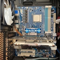 ケース含むPCパーツの画像