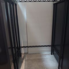 【使用期間３ヶ月の美品】レンジラック、キッチンラック、ゴミ箱上ラック、アイリスオーヤマ製の画像