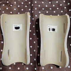子供のサッカーすね当ての画像