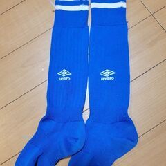 子供のサッカーすね当ての画像