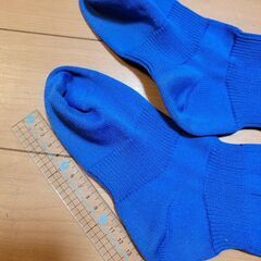 子供のサッカーすね当ての画像