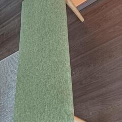 ほぼ未使用のダイニングテーブルと椅子のセットを手放したいと思います。