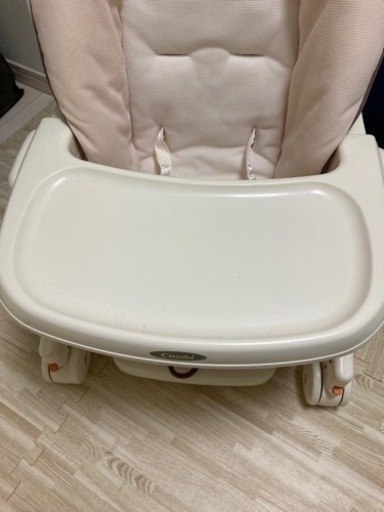 コンビのハイローチェア　テーブル付き