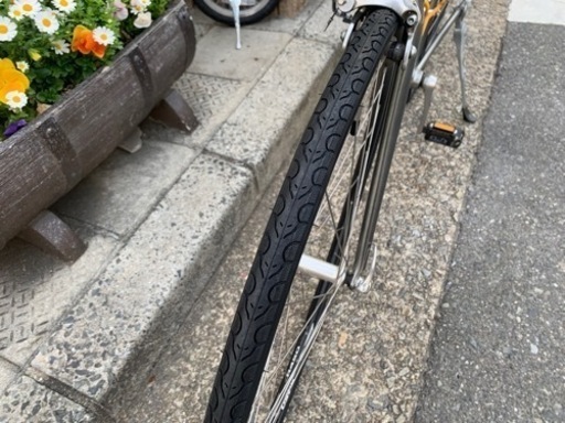 ?? クロスバイク　700x28c タイヤ新品　3x8変速　配達可能　シルバー　ソラシマノ　155-170cm