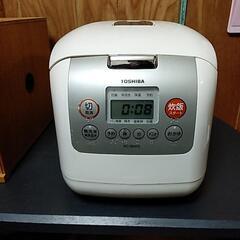 只今、取り引き中、1升炊き、炊飯器です、使用感ありますが、元気で...