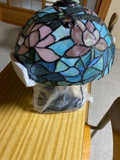 ステンドグラスのランプ