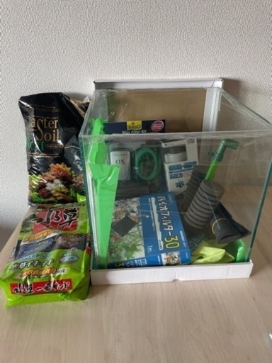 【取引先決まりました】30センチ キューブガラス水槽 新品基本セット