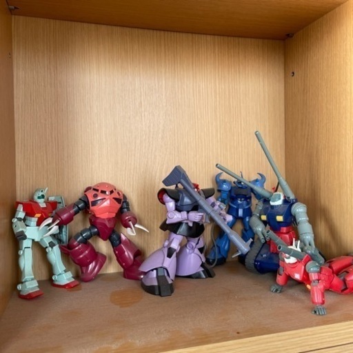 ガンプラ完成品18体　ポージングステージ5基（4/1スタート30000円→25000円→現在 20000円）早い者勝ち