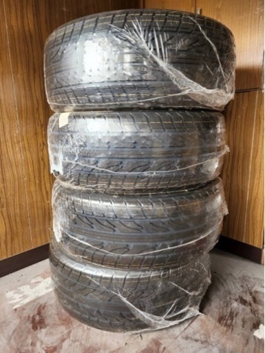 タイヤ新品未使用　22インチ