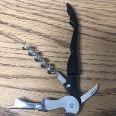 テーブルミルとワインオープナーの画像