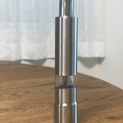 テーブルミルとワインオープナーの画像