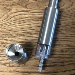 テーブルミルとワインオープナーの画像