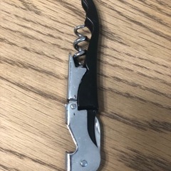 テーブルミルとワインオープナーの画像
