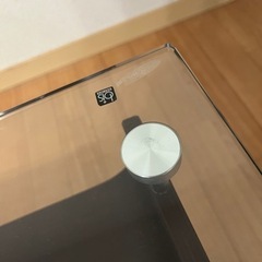 中古 ローテーブル ガラス天板 ブラウン木目　訳ありの画像