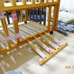 Nature Friendsの中古ベビーベッド　緩衝材付の画像
