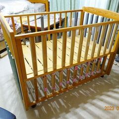Nature Friendsの中古ベビーベッド　緩衝材付の画像