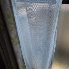 カーテン(160×200の窓のサイズ)と、白いレースカーテン。の画像