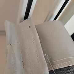 カーテン(160×200の窓サイズ)ライトグレーと、白のレースカーテン。の画像