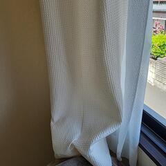 カーテン(横160×高さ120の窓用)　うすーーいクリーム色と、レースカーテンの画像