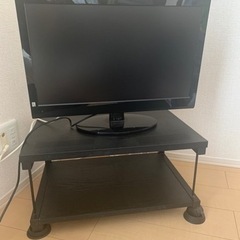 テレビ、テレビ台の画像
