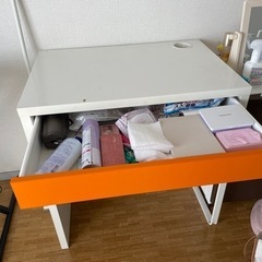 可愛い勉強机の画像