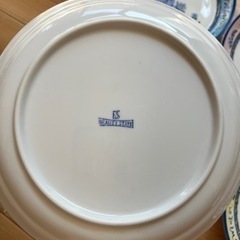 大皿5枚と塩コショウ入れの画像