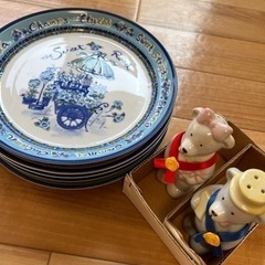 大皿5枚と塩コショウ入れ