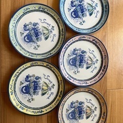 大皿5枚と塩コショウ入れの画像