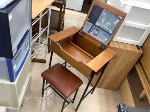 Niko and …FURNITURE&SUPPLYのデスクドレッサーです！