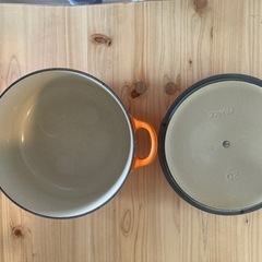 ル・クルーゼ(Le Creuset) 両手鍋　20cm 使用感ありの画像