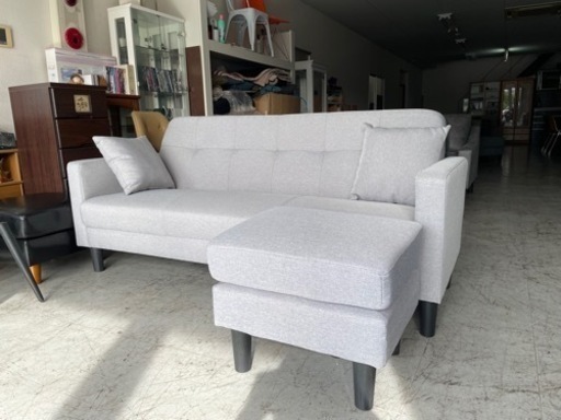 展示品処分　コンパクトサイズのファブリックカウチソファー　グレー色