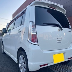 【学割対象】月々8千円〜分割払い可‼️ 車検2年付き！！【名義変更代込み】☆スズキワゴンRスティングレーX☆人気色パールホワイト✨純正オーディオ☆プッシュスタート☆ドライブレコーダー付きのフル装備☆純正アルミ☆事故修復歴無し☆そのまま乗って帰れます！の画像