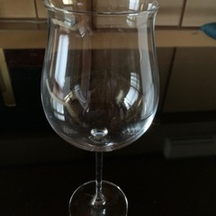 大きなワイングラスの画像