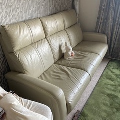 革製3人掛けソファ