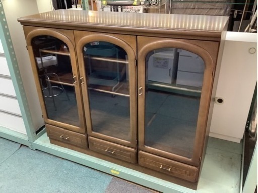 【リサイクルサービス八光】幅135×高さ111×奥行46㎝　カリモク　サイドボード　リビングボード