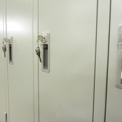 8人用 スチールロッカー カギ付き 4列2段 幅90 奥行51.5 高さ179cm グレー オフィス 事務所 業務用 札幌市 厚別区の画像