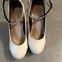 ヒール  白  ビジュー付き