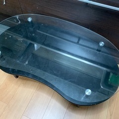 天板がガラスのローテーブルです！