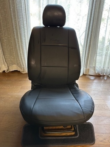 『美品』ハイエース　現行7型ダークプライム2 運転席シート