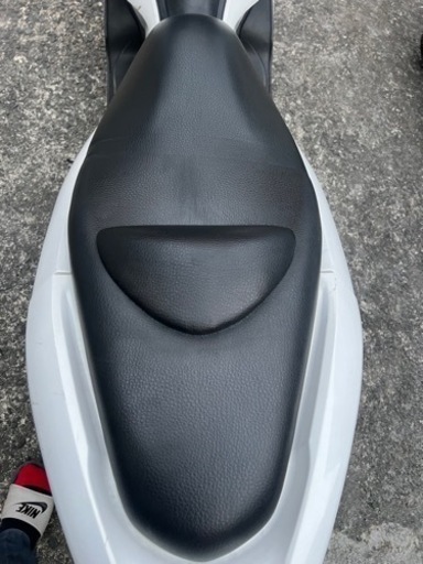 PCX 白色　人気