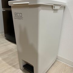 白いゴミ箱