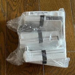 新品　TOTO タオル掛け(ホワイト)  と　ふろふたフック(3点留めタイプ)の画像