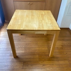 テーブル　80×80×70cm