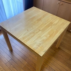 テーブル　80×80×70cmの画像