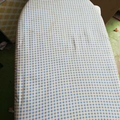 脚付き　アイロン台