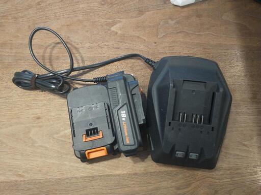 【中古品】アイリスオーヤマ バッテリー 18V DBL1820　2個と充電器