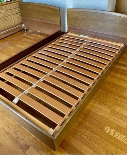 カリモク　セミダブルベッドフレーム　２台