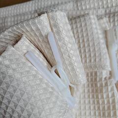 カーテン(横160×高さ120の窓用)　うすーーいクリーム色と、レースカーテンの画像