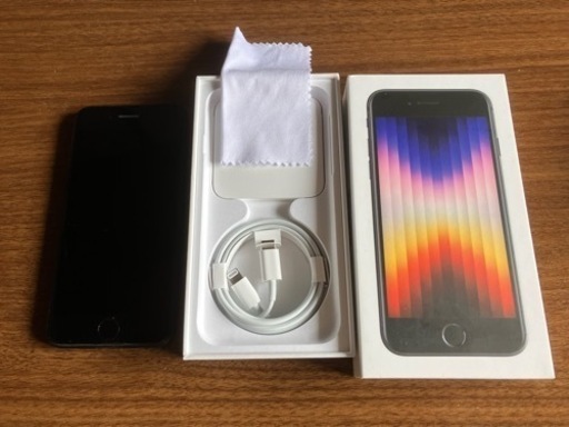 取引中iPhoneSE二世代　美品　箱付き充電コード純正新品