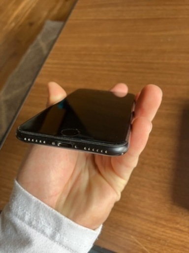 取引中iPhoneSE二世代　美品　箱付き充電コード純正新品